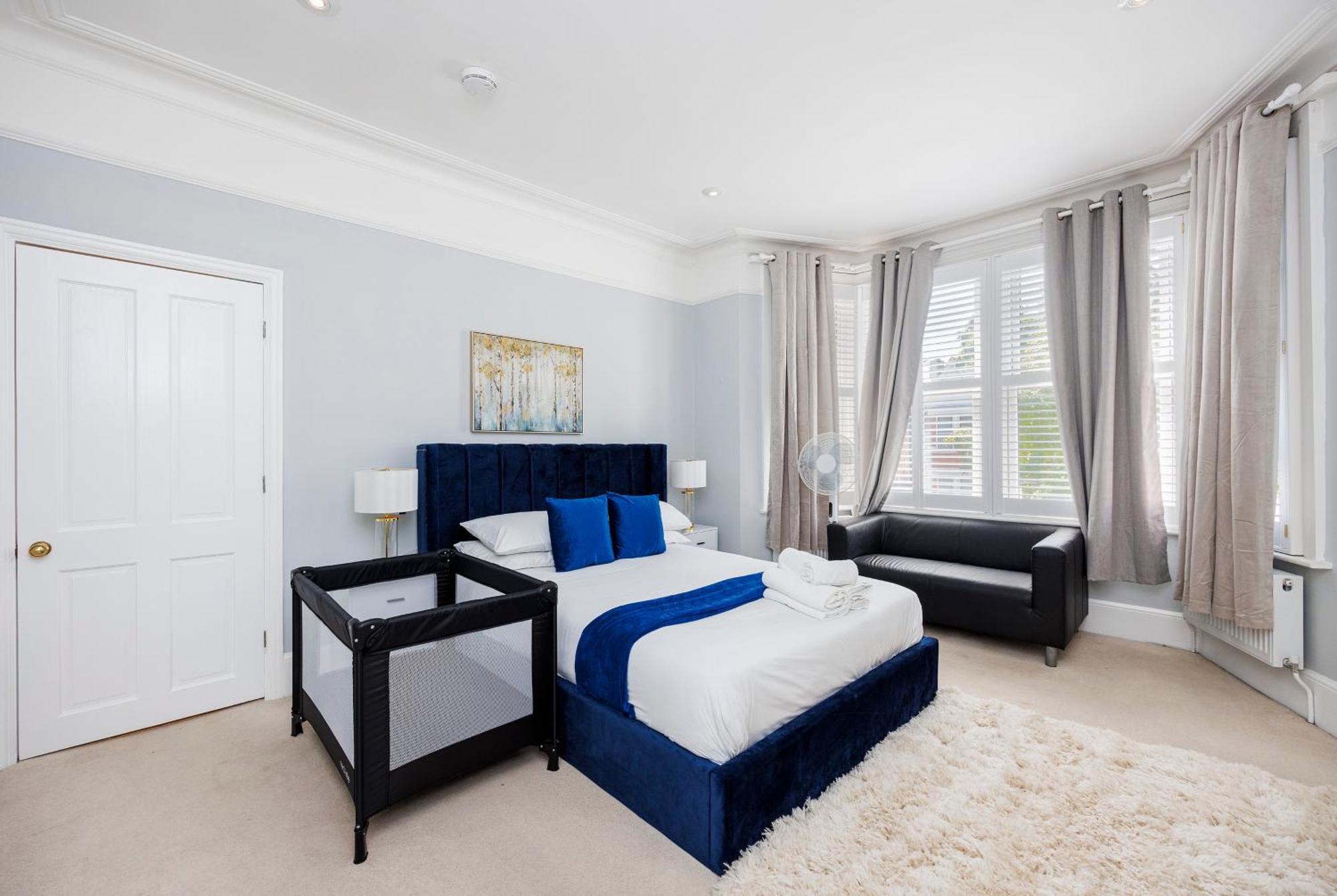 6 Bedroom House By Av Stays Short Lets Acton Sleeps 12 Free Parking & Wifi London Exterior photo