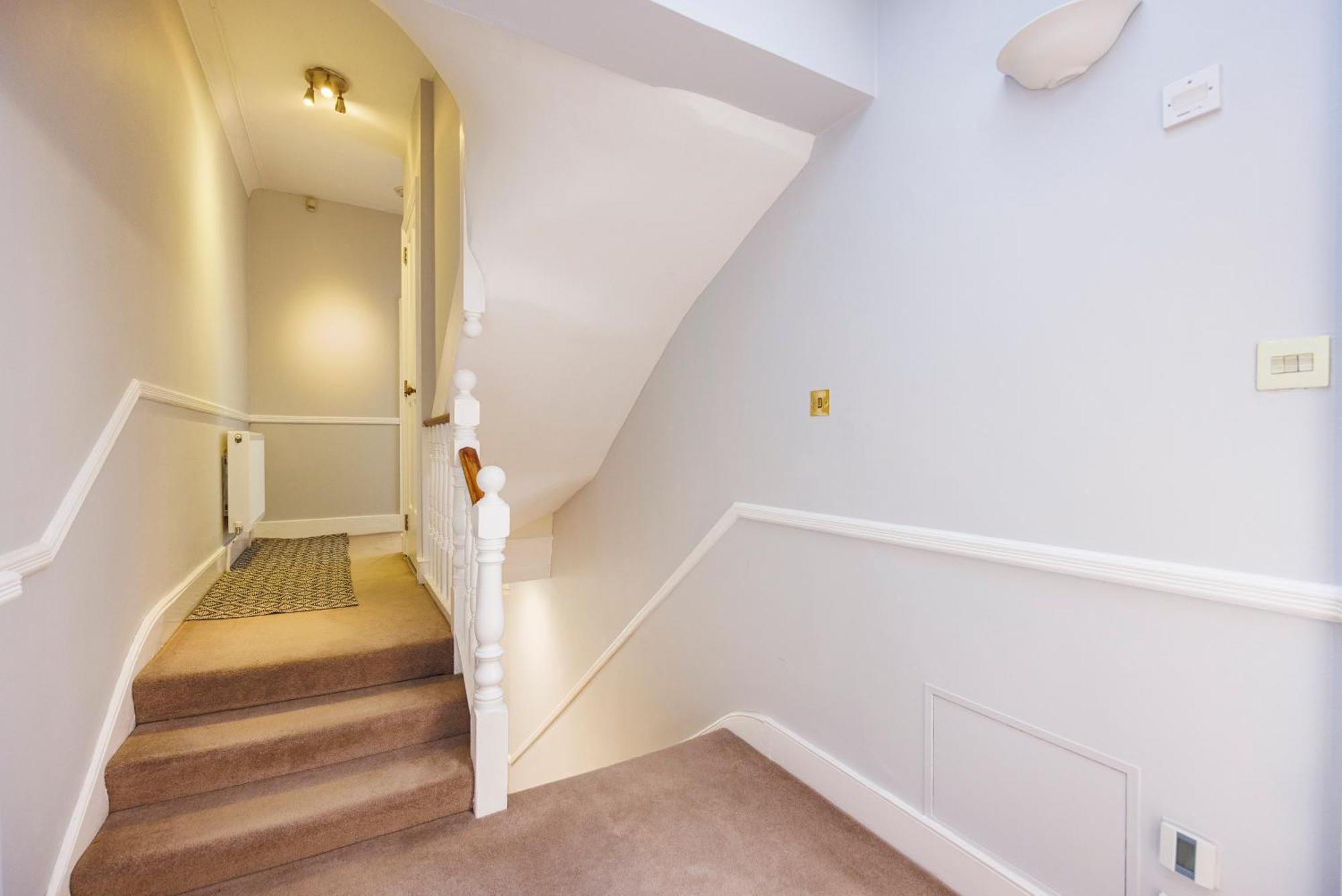6 Bedroom House By Av Stays Short Lets Acton Sleeps 12 Free Parking & Wifi London Exterior photo
